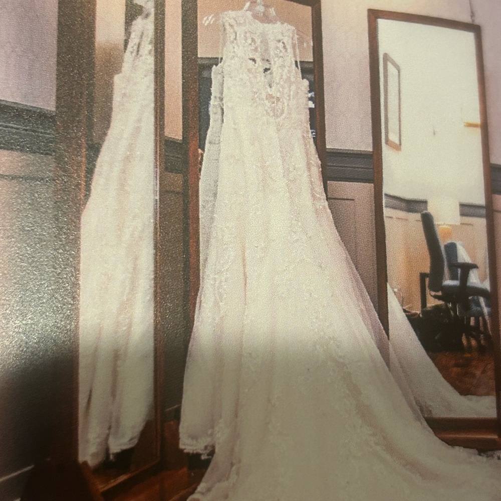 Maggie Sottero White Lace Wedding Dress - Picture 7 of 16